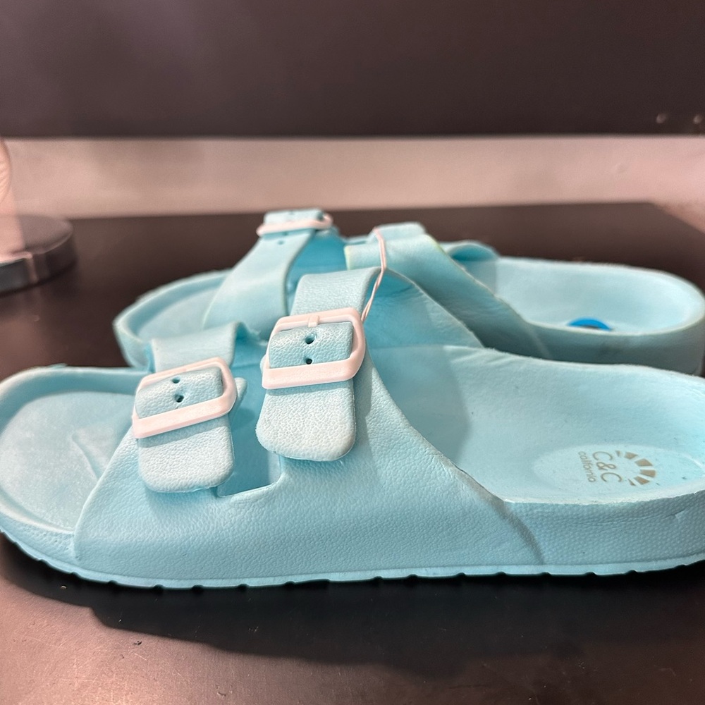 🆕Bundle of 3 Pairs of Sandals - Picture 6 of 10